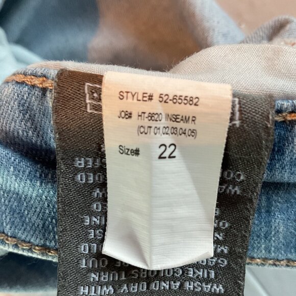 NWOT Torrid Boyfriend Straight Vintage Stretch Distressed Ripped Jeans 22R Light - Picture 8 of 12